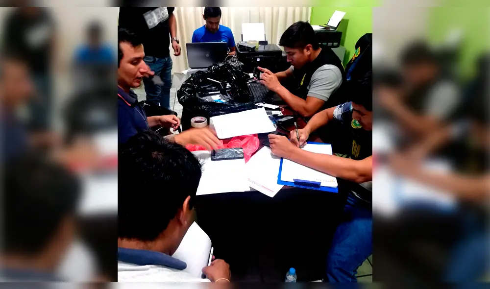 Policía realizando las actas de lo encontrado en las galerías.