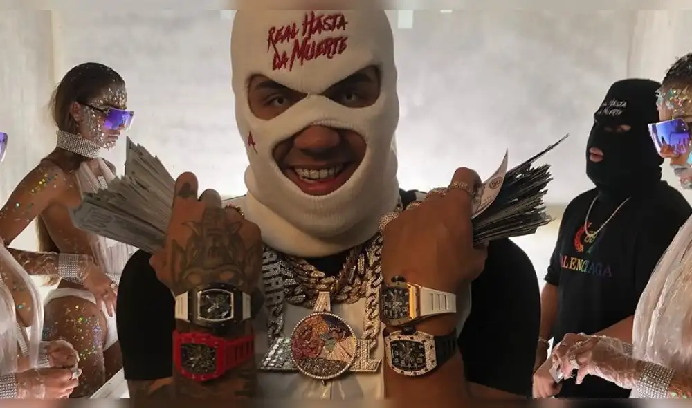 Anuel AA recibe lluvia de críticas por colocar dientes de oro a su menor hijo