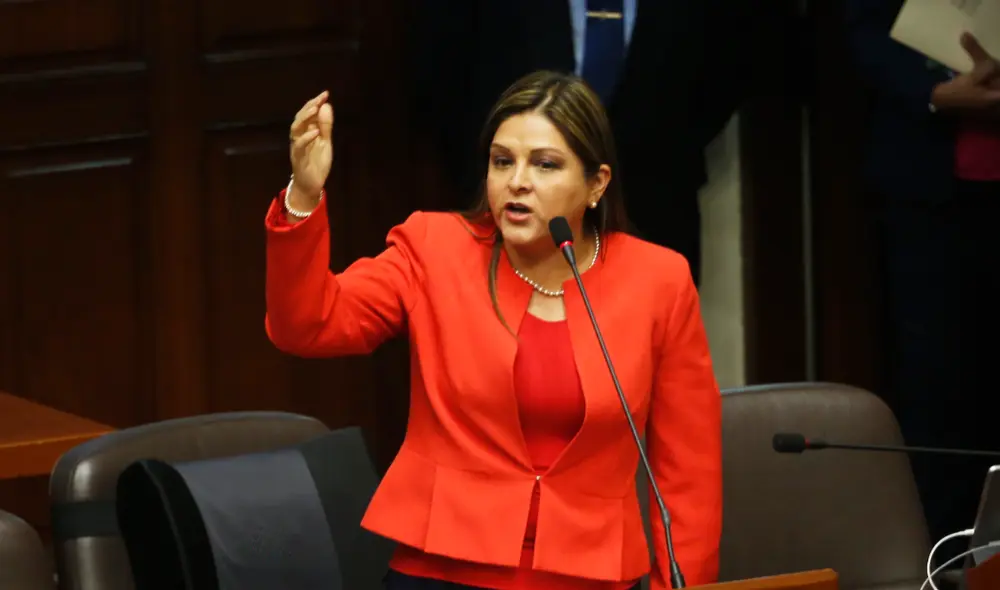 Karina Beteta y su discurso. Karina Beteta y su discurso.