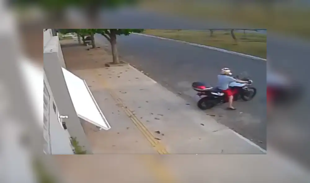 En Facebook, una mujer quedó atrapada en una desconocida casa tras ser ‘tragada’ por un portón automático. En Facebook, una mujer quedó atrapada en una desconocida casa tras ser ‘tragada’ por un portón automático.