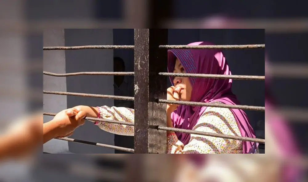 Nuril Maknum fue condenada a pasar al menos seis meses en prisión. Su acosador sigue libre. Foto: Antara.