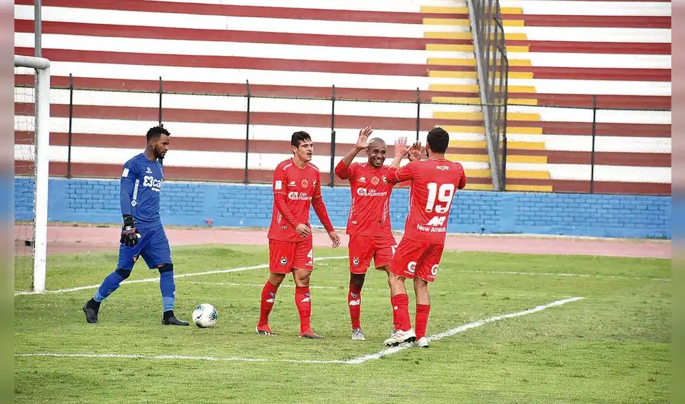 1. Abre la cuenta. Ugarriza celebra el primer gol de Cienciano.