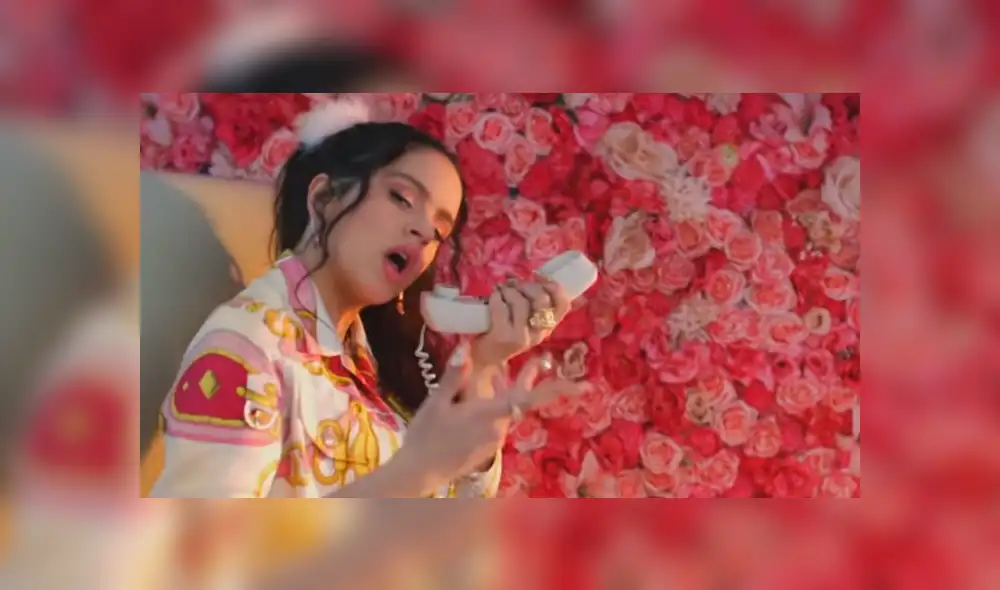 A través de Google Translate, un youtuber escribió la canción 'Con Altura' de la cantante española Rosalía.