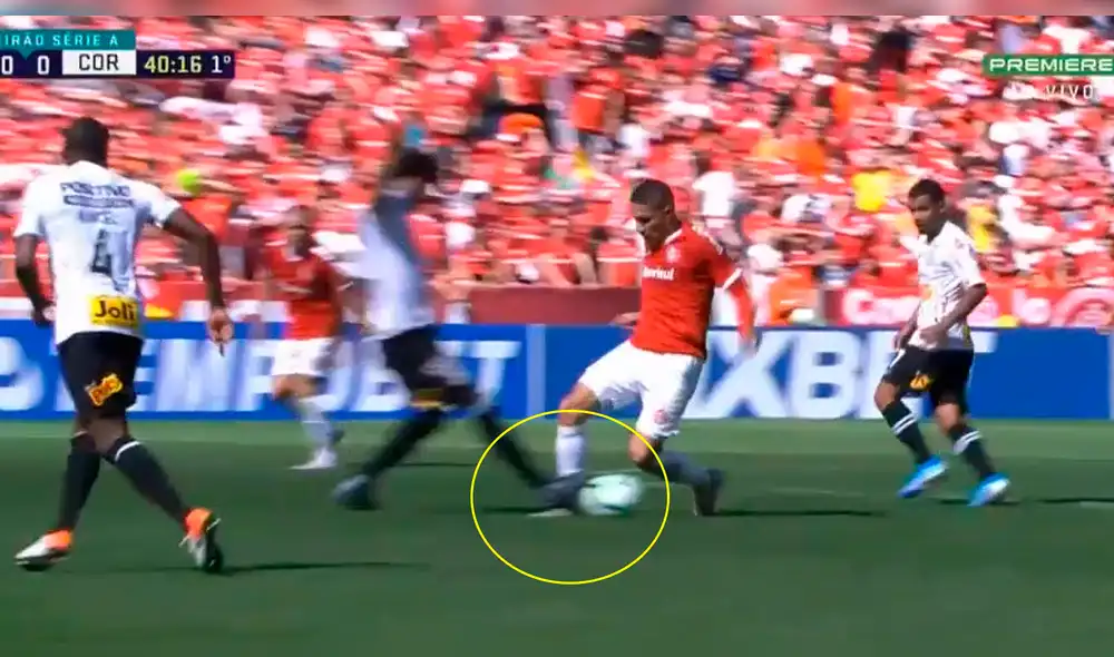 Paolo Guerrero recibe brutal pisotón en el Internacional vs. Corinthians. Paolo Guerrero recibe brutal pisotón en el Internacional vs. Corinthians.