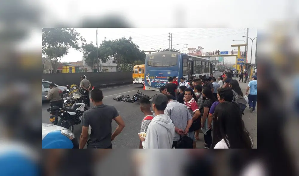 Chofer de la empresa San Felipe Express fue llevado a la comisaría para que pase por las diligencias correspondientes. (Foto: Luis Villanueva / La República) Chofer de la empresa San Felipe Express fue llevado a la comisaría para que pase por las diligencias correspondientes. (Foto: Luis Villanueva / La República)