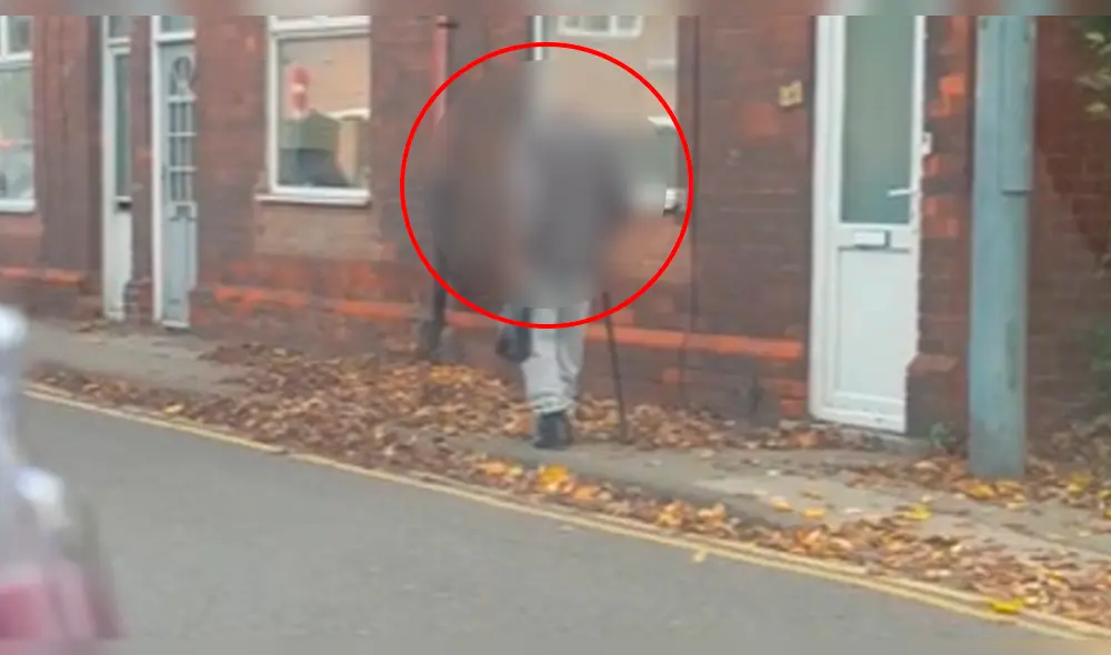 YouTube viral: 'hombre sin cabeza' es grabado caminando en avenida y video aterra a miles YouTube viral: 'hombre sin cabeza' es grabado caminando en avenida y video aterra a miles