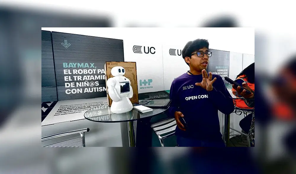 exhibición. Creador muestra robot en Feria Conti 4.0, que se realizó el día de ayer en Arequipa. exhibición. Creador muestra robot en Feria Conti 4.0, que se realizó el día de ayer en Arequipa.