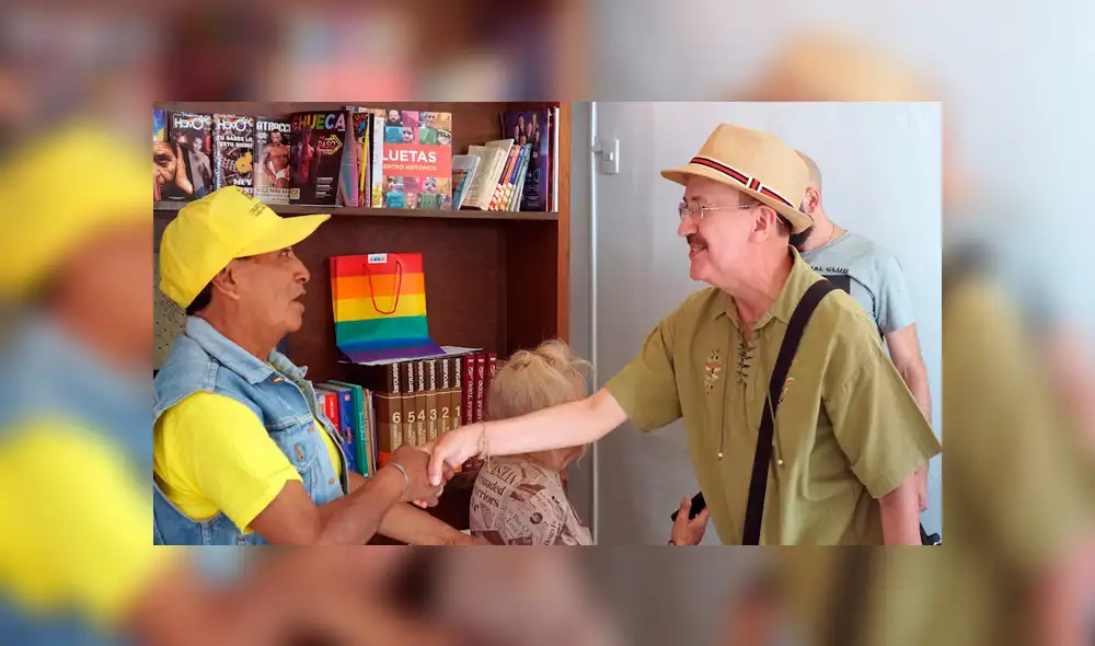 Martín, uno de los integrantes, saluda a un visitante. Foto: Presentes. Martín, uno de los integrantes, saluda a un visitante. Foto: Presentes.