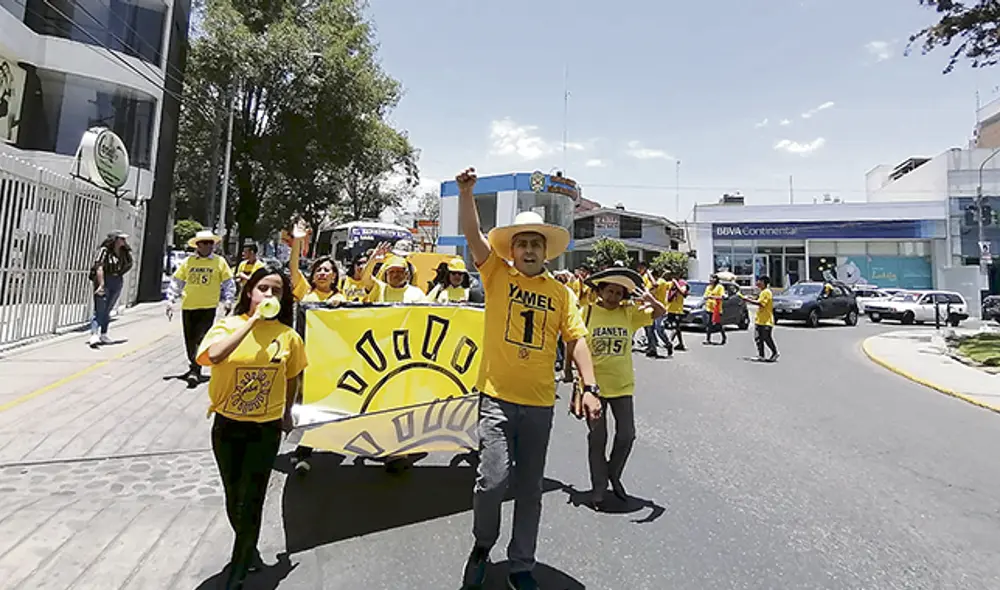 Amarillo. Postulantes de Arequipa de Solidaridad Nacional. Amarillo. Postulantes de Arequipa de Solidaridad Nacional.