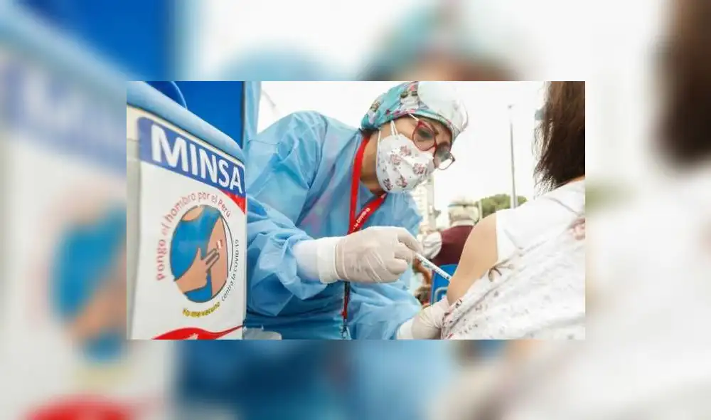 Yuri Cutipé, director de la Dsame, resaltó la protección que se está brindando a esta población permitirá salvar muchas vidas. Foto: Minsa