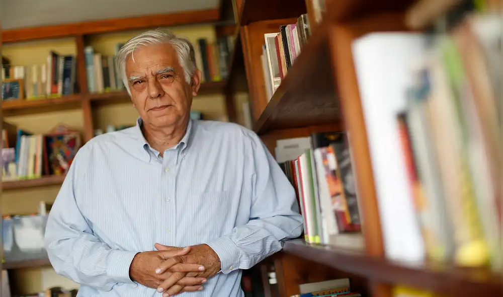 "Un escritor siempre tiene que meterse en camisa de once varas" "Un escritor siempre tiene que meterse en camisa de once varas"