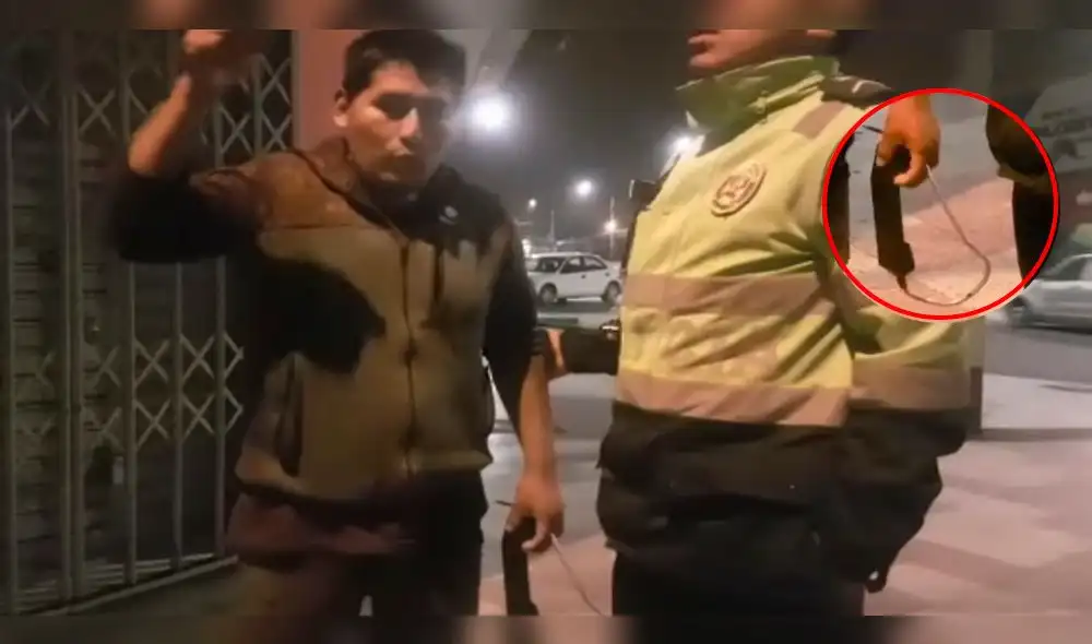 Varón arranca auricular de teléfono público porque no le devolvió su moneda. Varón arranca auricular de teléfono público porque no le devolvió su moneda.