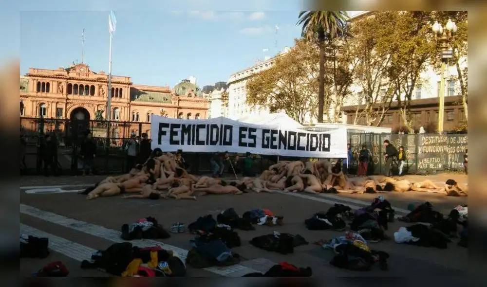 Argentina: mujeres se desnudan frente a palacio de Gobierno por ola de femicidios