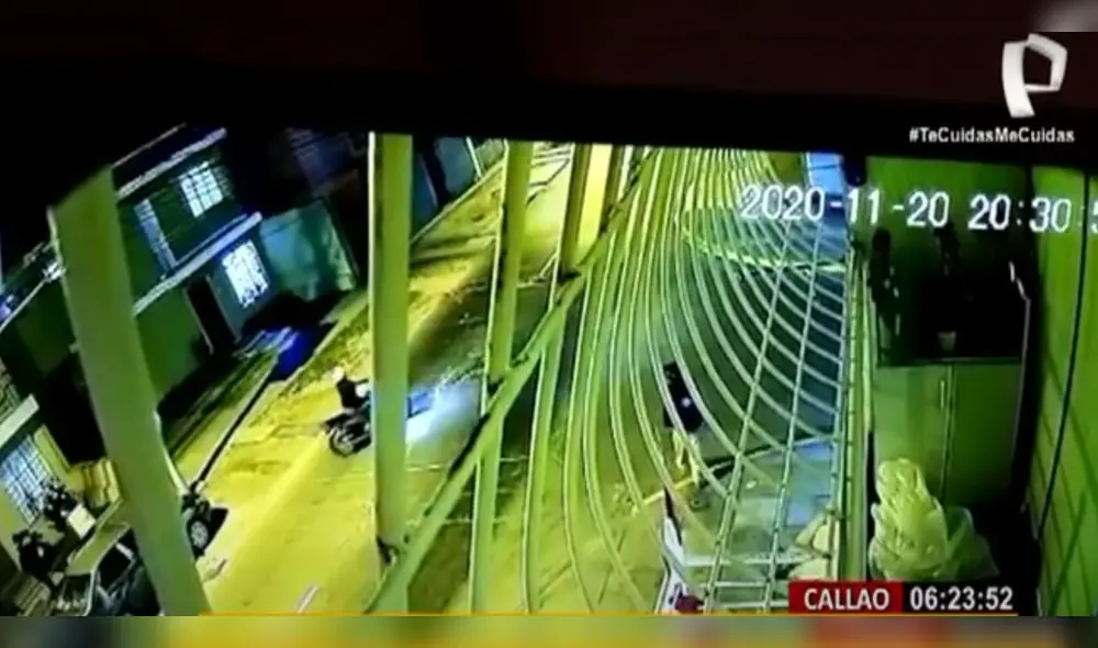 Cámaras de seguridad captaron el momento en que dos sujetos asaltaron a un joven en el Callao. Foto: captura Panamerica tv