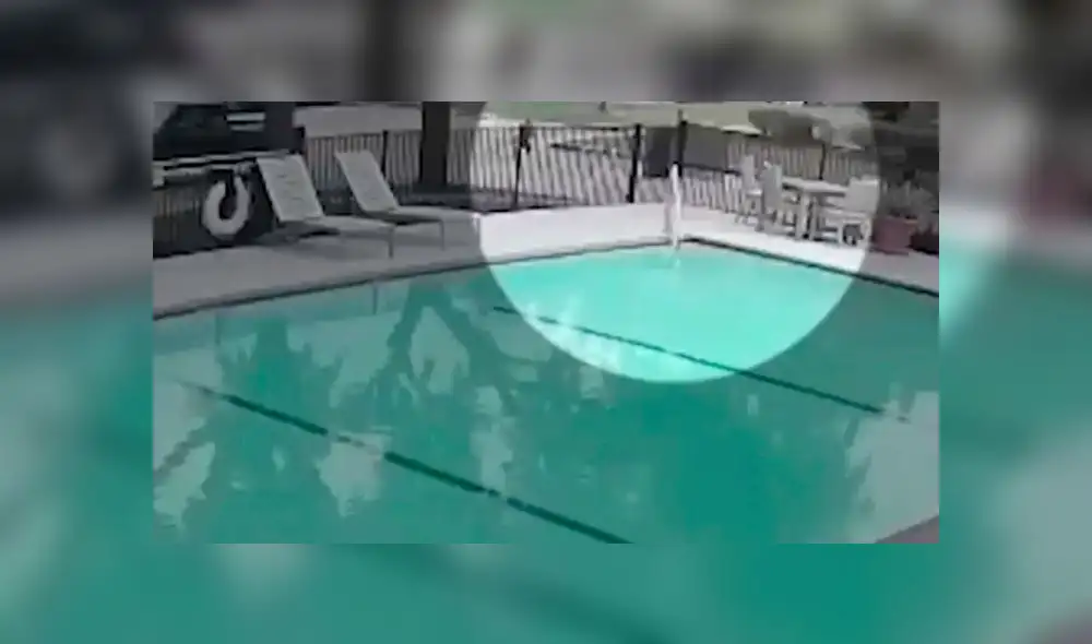 En la grabación se observa el momento en que Lexus Stagg dirige su camioneta contra sus tres hijos. Captura de video/Youtube. En la grabación se observa el momento en que Lexus Stagg dirige su camioneta contra sus tres hijos. Captura de video/Youtube.