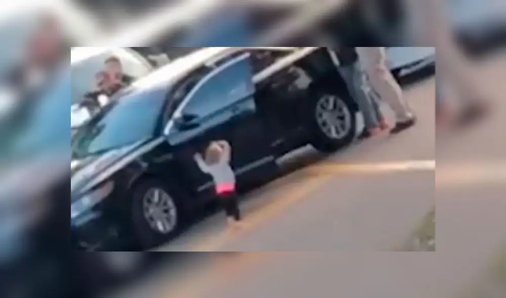 Bebé de 2 años se entrega a la policía por esta increíble razón [VIDEO] 