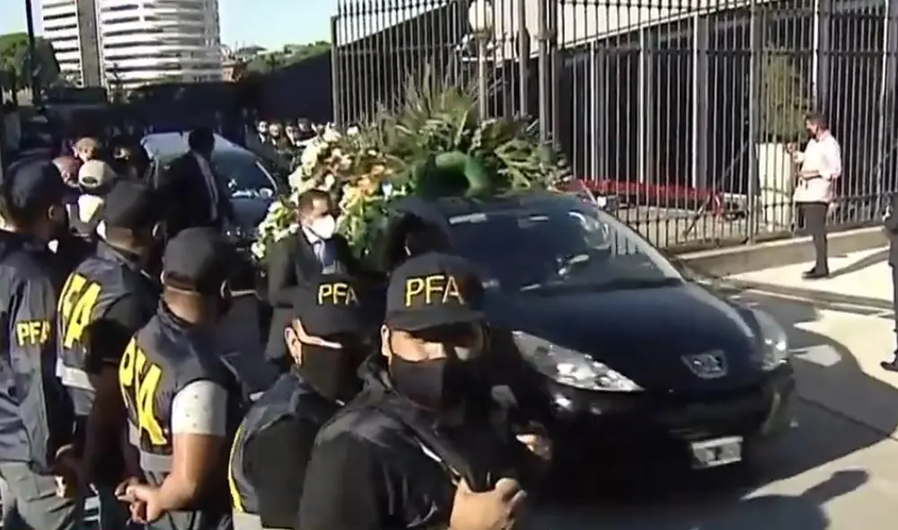 Retiran el cuerpo de Maradona de la Casa Rosada. Foto: captura TN