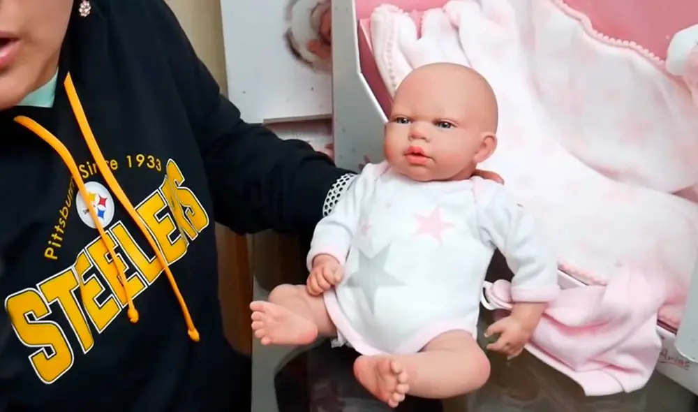 Desliza las imágenes para ver el aspecto de este costoso juguete que actualmente se vende en Lima. Foto: captura de YouTube/Ariana Bolo Arce Desliza las imágenes para ver el aspecto de este costoso juguete que actualmente se vende en Lima. Foto: captura de YouTube/Ariana Bolo Arce