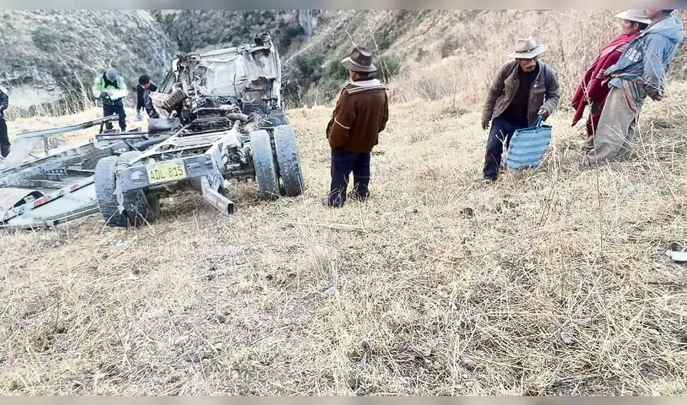 Vehículo quedó destrozado