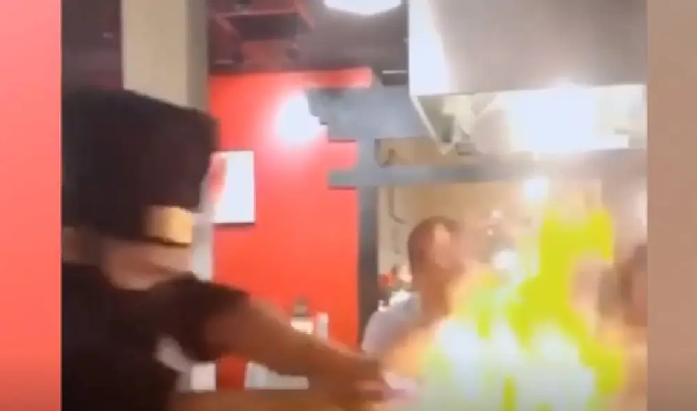 Desliza para ver cómo culminó el jutsu de fuego. Foto: Reddit/R/Naruto