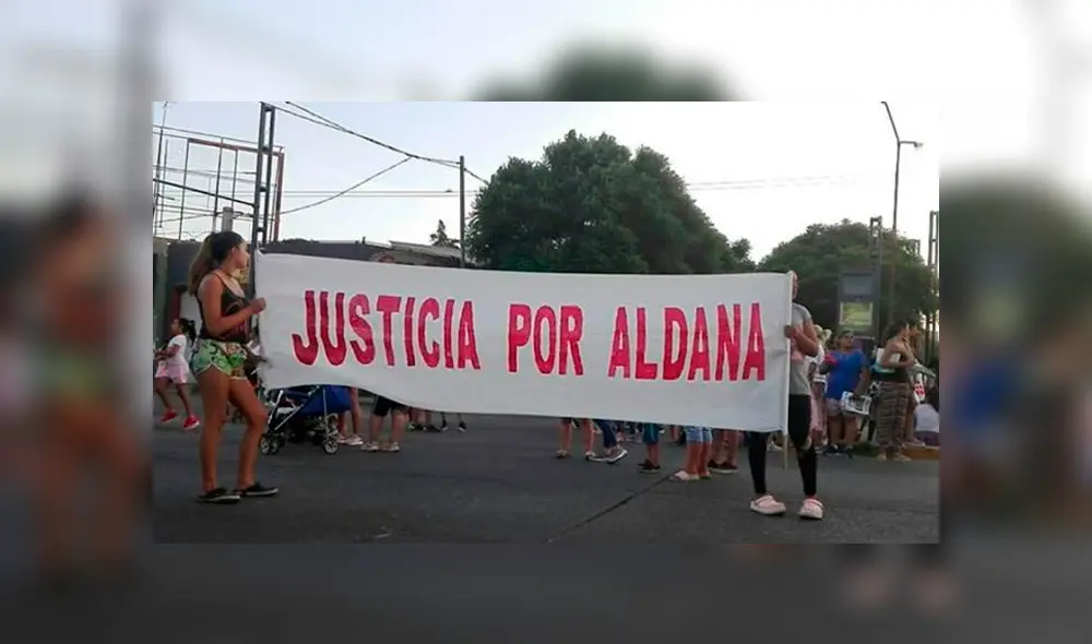 Decenas de personas piden justicia por la muerte de Sathya Aldana. (Captura: El Doce) Decenas de personas piden justicia por la muerte de Sathya Aldana. (Captura: El Doce)