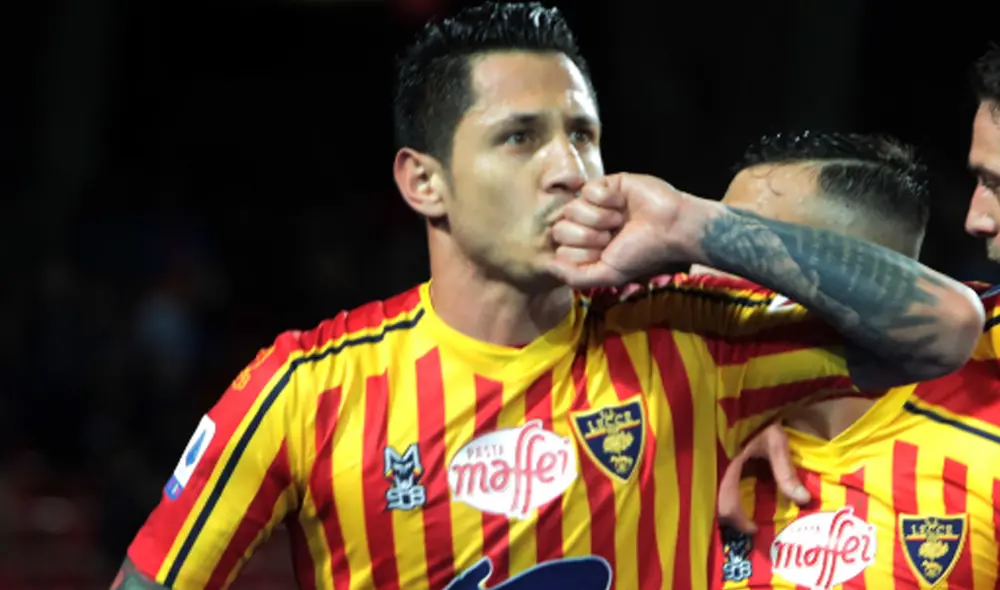 Para que Gianluca Lapadula sea considerado a la selección peruana requiere de DNI y pasaporte. Foto: EFE