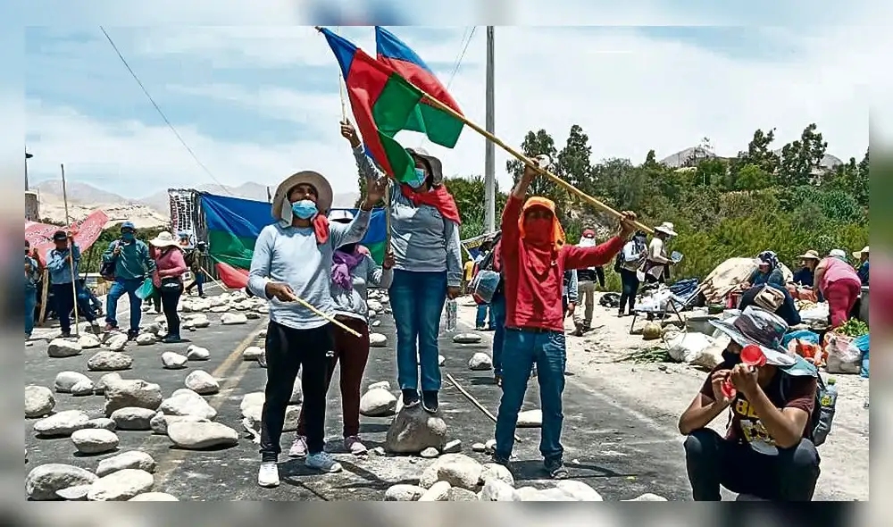 dicen no. Manifestantes prepararon alimentos en puente.