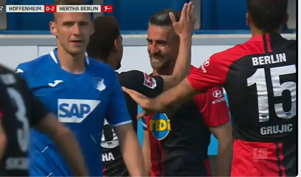 Jugador del Hoffenheim rompió el protocolo en la Bubdesliga. | FOTO: ESPN