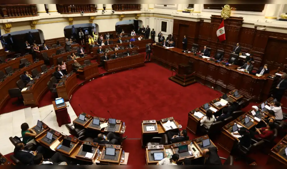 Oficializan ley que prohíbe reelección de congresistas