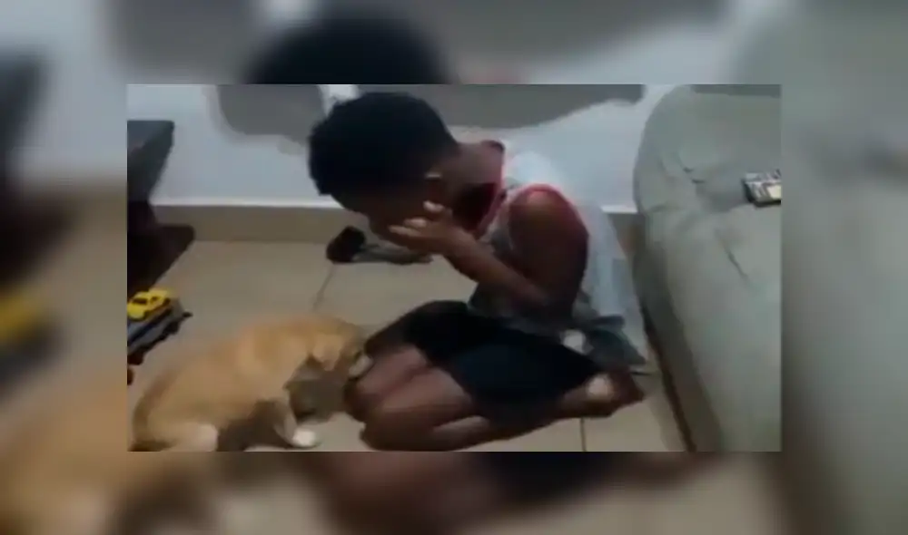 Niño rompe en llanto por recibir inesperado regalo de su madre [VIDEO]