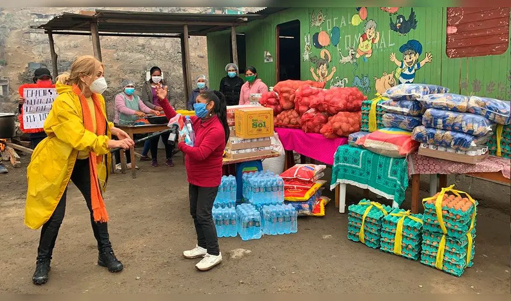 La presentadora de TV Gisela Valcárcel llegó al asentamiento humano "El Paraíso", ubicado en San Juan de Lurigancho. Foto: Difusión