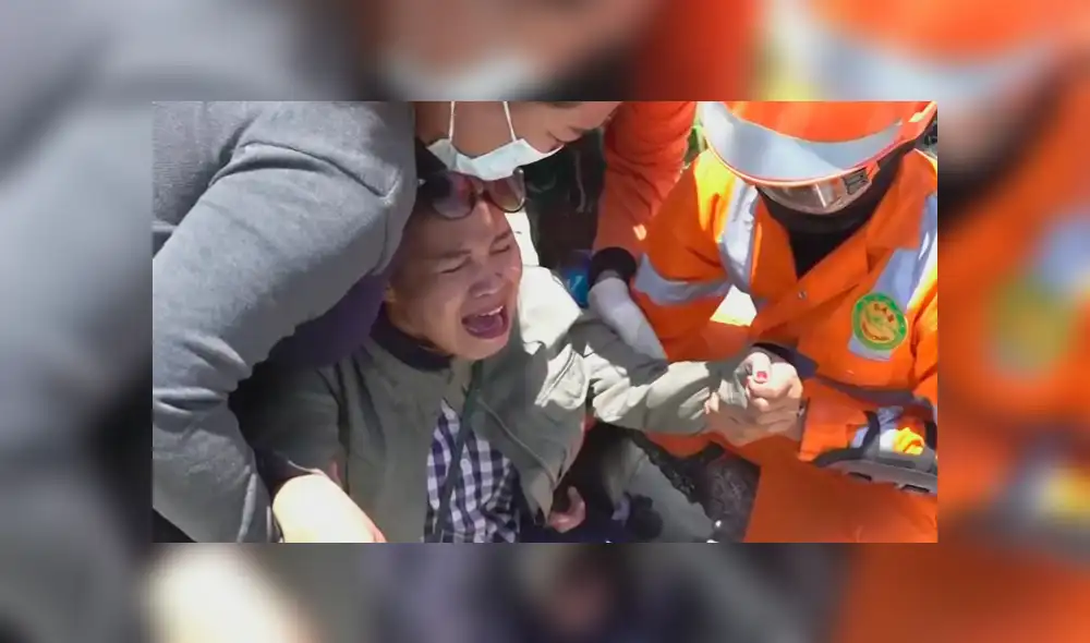 YouTube: En Indonesia, madre reconoce cadáver hija y actitud conmueve al mundo [VIDEO]