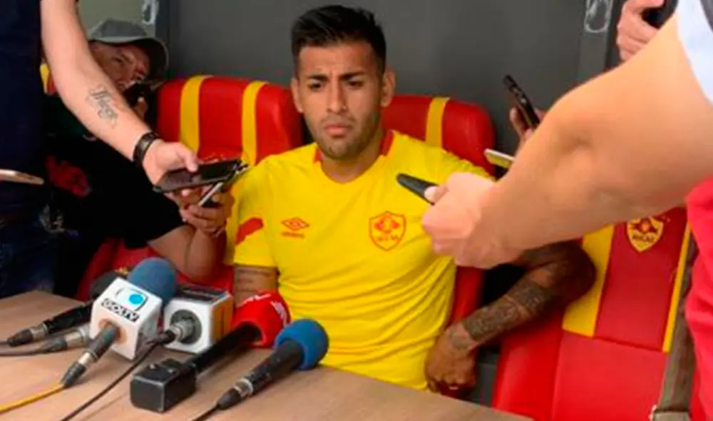 Futbolista del Aucas fue sancionado por besar el balón. (FOTO: Twitter). Futbolista del Aucas fue sancionado por besar el balón. (FOTO: Twitter).