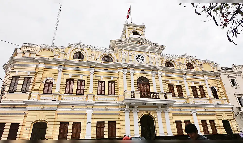 Crisis. En varias oportunidades, burgomaestre habló de falta de presupuesto, millonarias deudas e incluso de quiebra municipal. Crisis. En varias oportunidades, burgomaestre habló de falta de presupuesto, millonarias deudas e incluso de quiebra municipal.