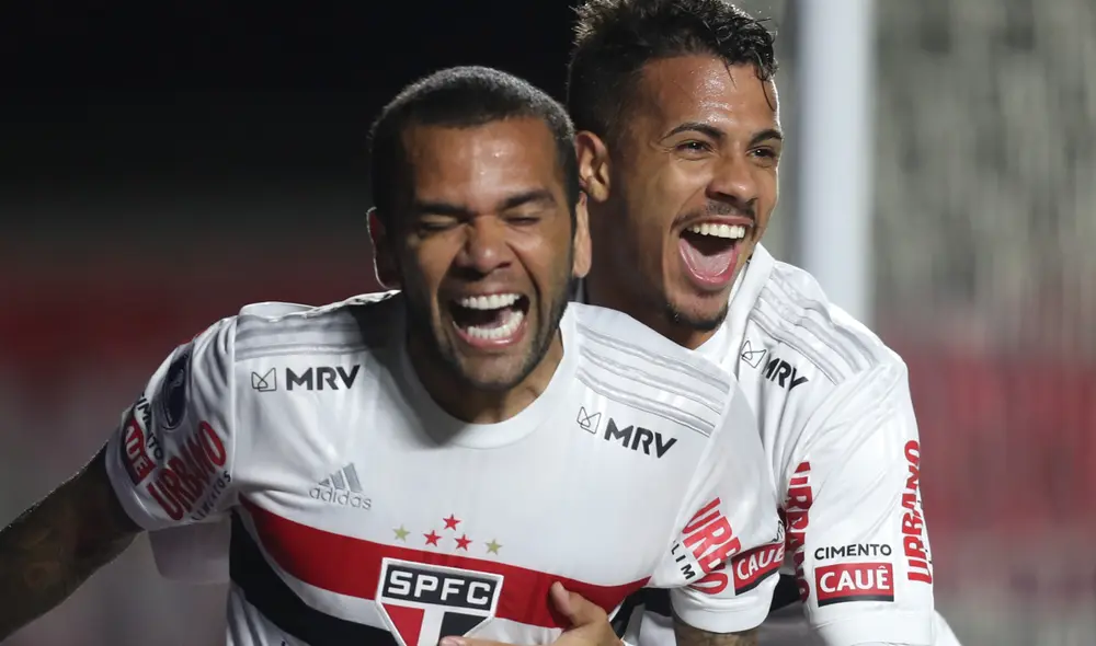Dani Alves anotó el primero para Sao Paulo. Foto: AFP
