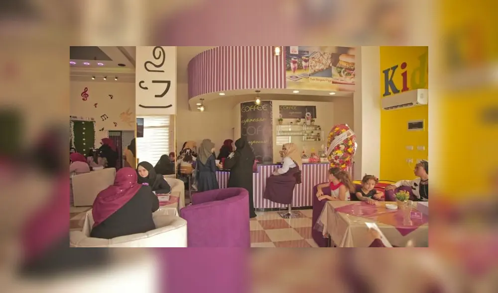 Contra la tradición: joven abre cafetería solo para mujeres en Gaza Contra la tradición: joven abre cafetería solo para mujeres en Gaza