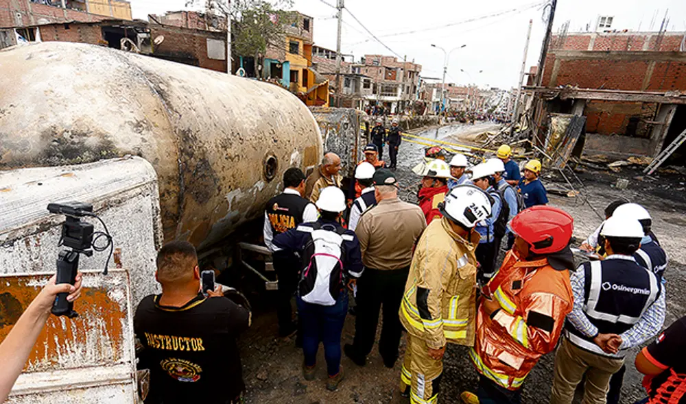 Tanque de gas. Camión cisterna habría estado en mal estado. Por suerte no llegó a explotar. (Foto: F. Matos)