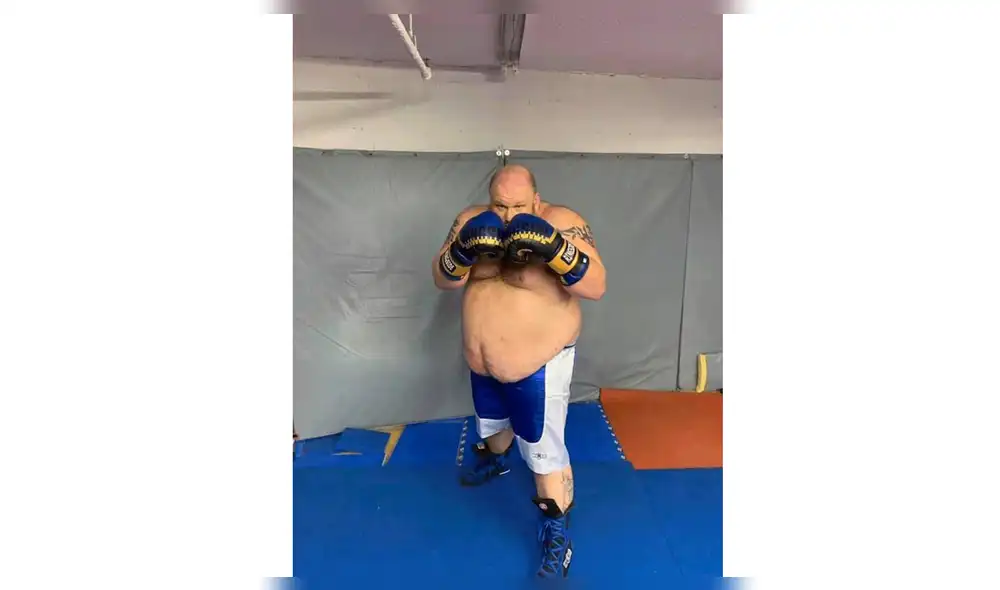 Video Viral: Boxeador con sobre peso recibe brutal nocaut en el segundo round.