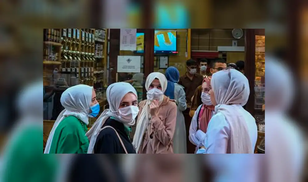 La mascarilla es obligatoria en todos los espacios públicos. Foto: EFE