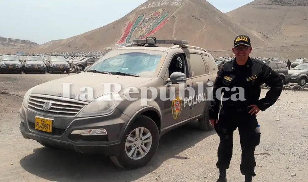 Con total tranquilidad. Raul Edward Aroni Urday, dirige sus negocios siendo a la vez miembro de la PNP en Puno. Foto: La República Con total tranquilidad. Raul Edward Aroni Urday, dirige sus negocios siendo a la vez miembro de la PNP en Puno. Foto: La República