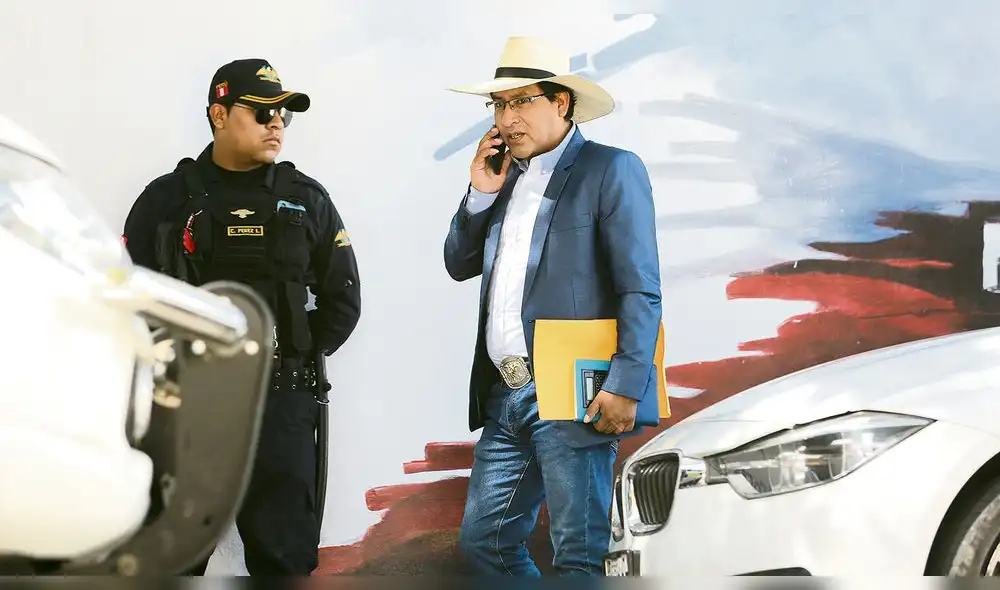 Joyita. Mendoza fue cuestionado por la contratación de sus hermanos en el gobierno regional y ahora casi mata a su pareja. Joyita. Mendoza fue cuestionado por la contratación de sus hermanos en el gobierno regional y ahora casi mata a su pareja.