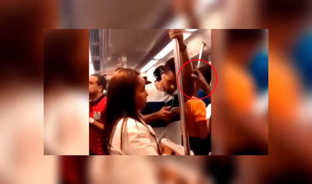 YouTube: Muchacho ve película para adultos en tren, audífonos fallan y termina en ridículo [VIDEO]