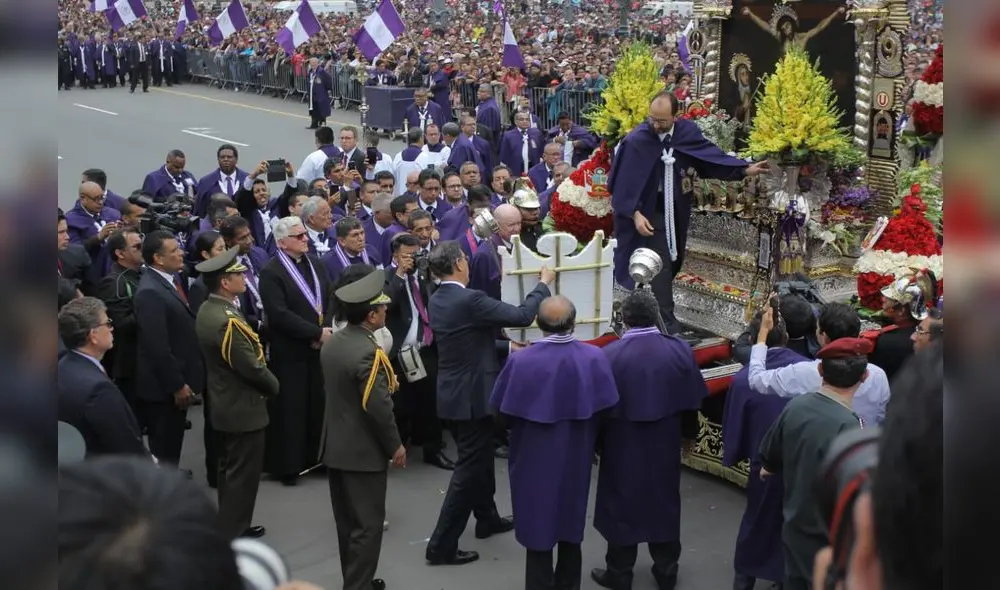 Martín Vizcarra y la primera dama reciben en Palacio al Señor de los Milagros [VIDEO]