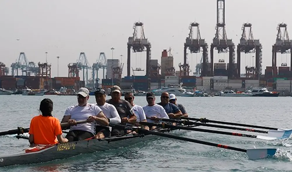 El emotivo homenaje póstumo que recibió el remero Evert Ampuero en La Punta. (Foto: GLR). El emotivo homenaje póstumo que recibió el remero Evert Ampuero en La Punta. (Foto: GLR).