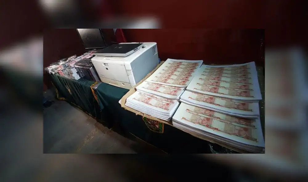 Agentes incautaron 1 011 panchas con billetes de 50 soles impresos. (Foto: Grace Mora / La República)