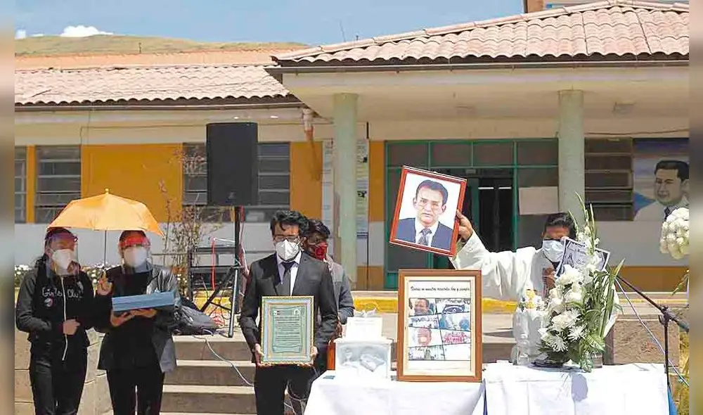 ÚLTIMO ADIÓS. Los médicos caídos en la batalla contra el COVID-19 fueron despedidos con honores por el sector salud en Puno. ÚLTIMO ADIÓS. Los médicos caídos en la batalla contra el COVID-19 fueron despedidos con honores por el sector salud en Puno.