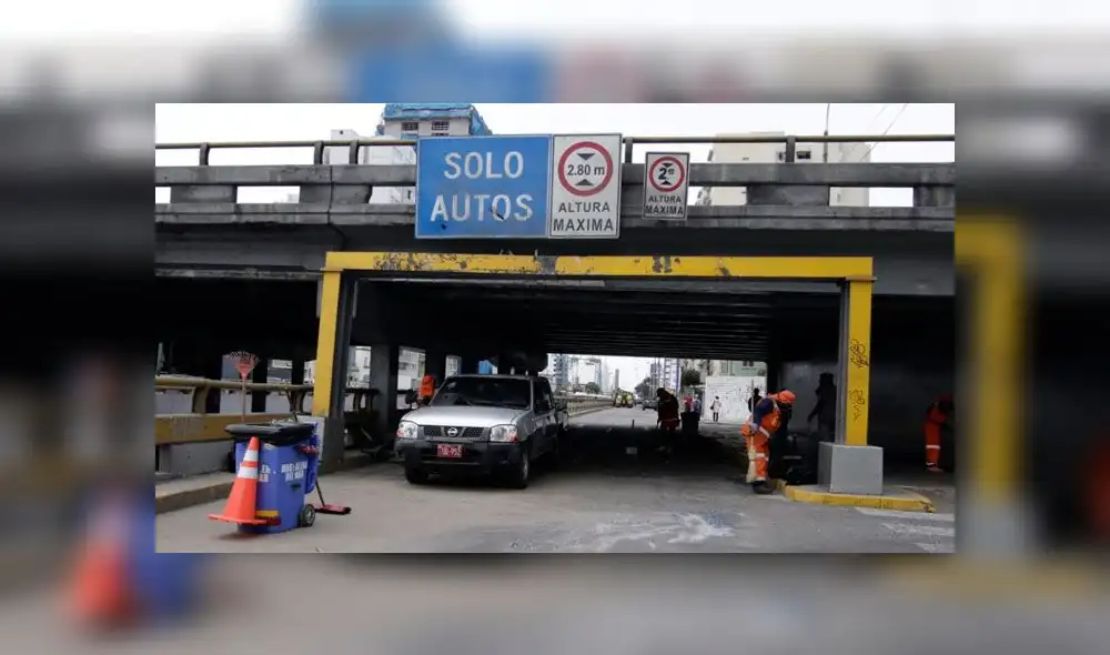 Bus que se quedó sin techo en Pueblo Libre debe más de S/4 000. Créditos: La República.