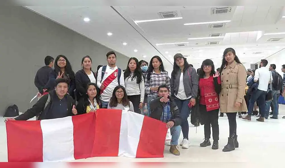 Juntos. Universitarios se encuentran varados en México.