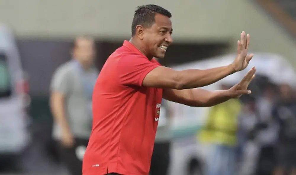 Nolberto Solano recuerda con cariño a Maradona. | Foto: FPF