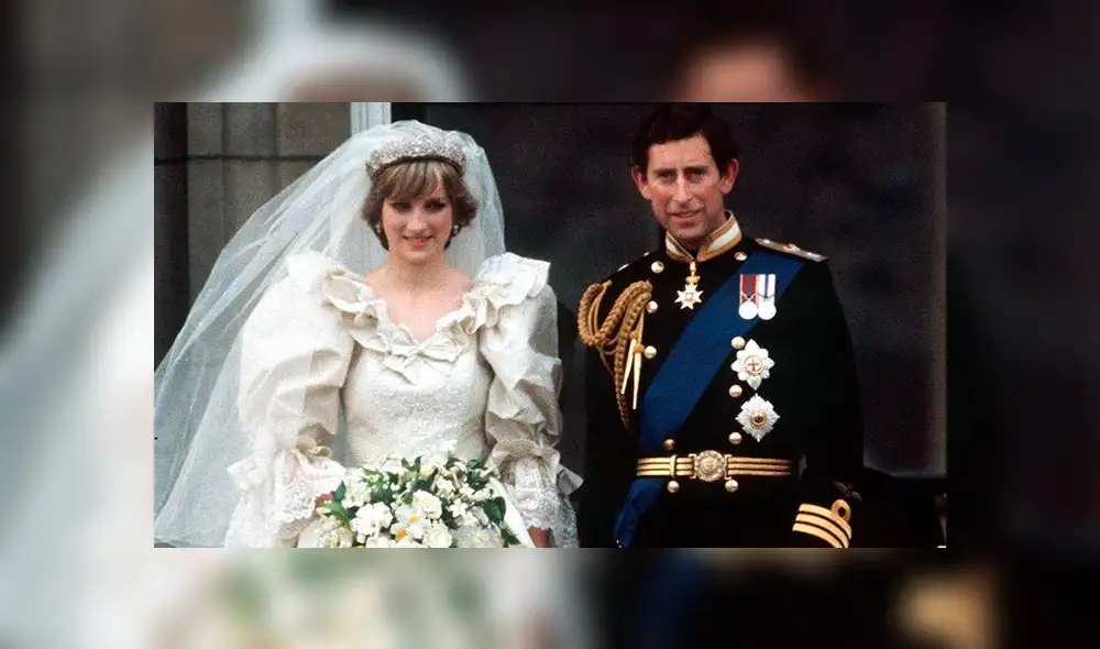 LONDON, UNITED KINGDOM - JULY 29: Prince Charles And Princess Diana On The Balcony Of Buckingham Palace On Their Wedding Day. The Princess Is Wearing A Wedding Dress Designed By David And Elizabeth Emanuel. The Prince Is Wearing Naval Dress Uniform. (Photo by Tim Graham/Getty Images) LONDON, UNITED KINGDOM - JULY 29: Prince Charles And Princess Diana On The Balcony Of Buckingham Palace On Their Wedding Day. The Princess Is Wearing A Wedding Dress Designed By David And Elizabeth Emanuel. The Prince Is Wearing Naval Dress Uniform. (Photo by Tim Graham/Getty Images)